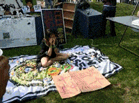 |带女友出门钓鱼，但我压根不能集中精神，看来今天要一无所获！