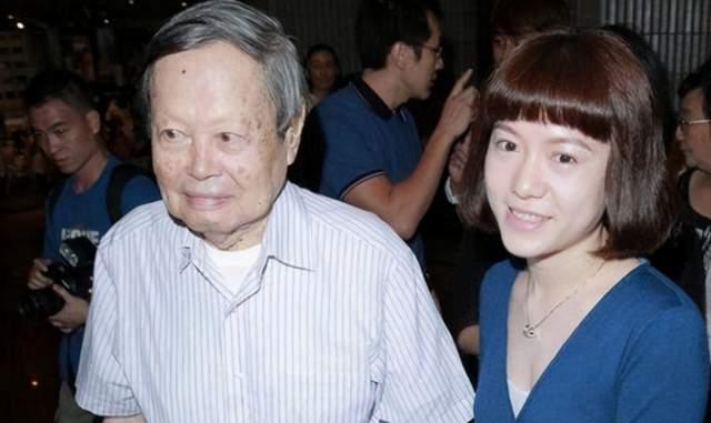 高圆圆|98岁的杨振宁怎样称呼翁帆父母？6字，既不失体面又尽显情商