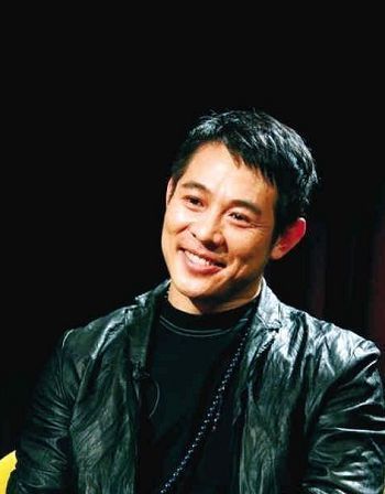 李连杰|李连杰生日或抑郁症女儿庆祝，爱女双眼无神！58岁李病情反复变虚胖