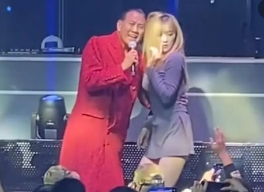 万梓良|64岁万梓良酒吧商演，与女子热舞遭嫌弃