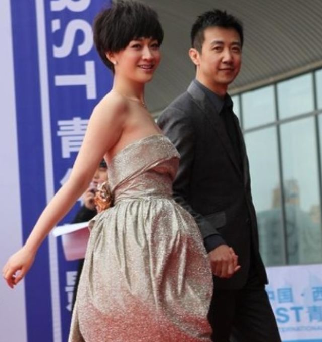 李小冉|李小冉的疯狂情史：与导演、富商深陷“三角恋”！