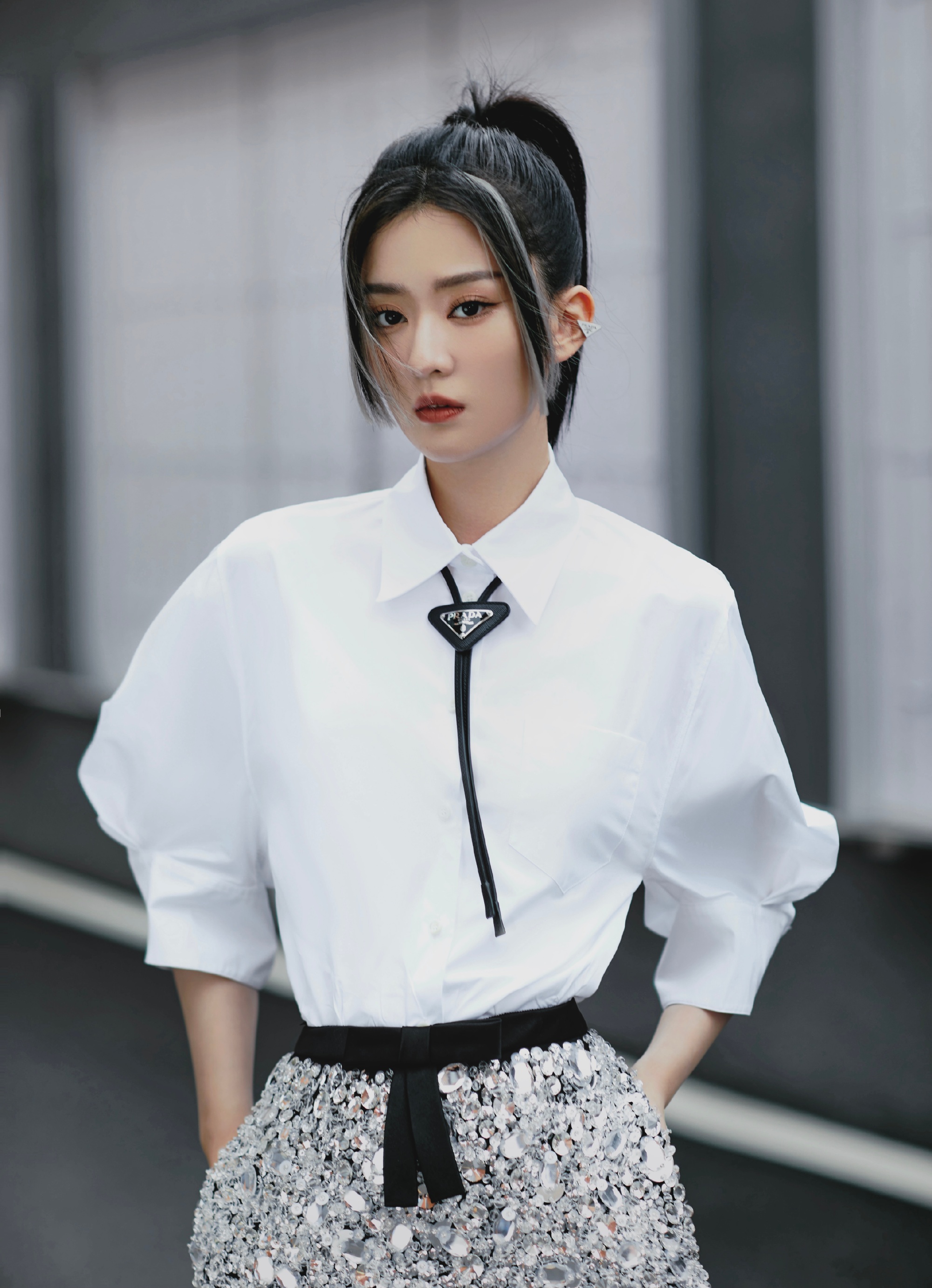 姚晨|网友偶遇乔欣冲浪，乔欣素颜小脸通红，苗条身材好娇俏