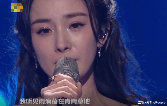 跨年|“南北”双台跨年:唐嫣美艳、王鸥抢镜,杨幂眼妆像“发光眼屎”