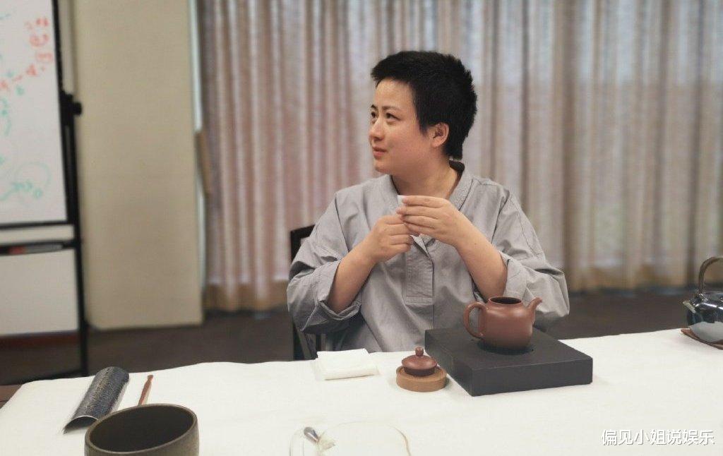 万绮雯|岳云鹏妻子医院去复查，难掩激动向粉丝报平安，原来病情这么严重