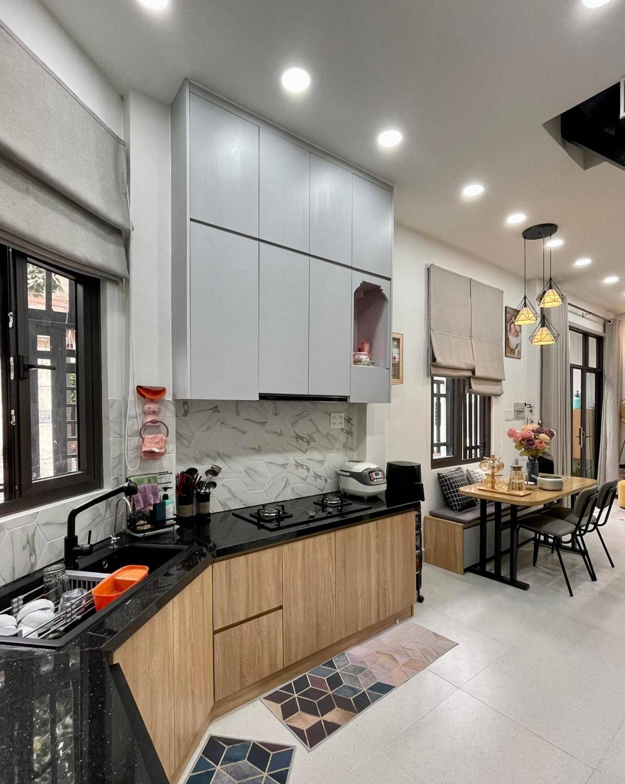 28㎡老房翻修一下,2层变3层,门口圈出玄关+杂物间,好住得很!