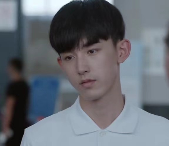 钱三一|《少年派2》上线时间曝光，钱三一将妙妙搂入怀里，摸头杀太绝