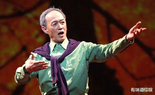 金士杰|57岁老戏骨娶22岁学生，60岁喜得龙凤胎，年近70为赚奶粉钱成这样