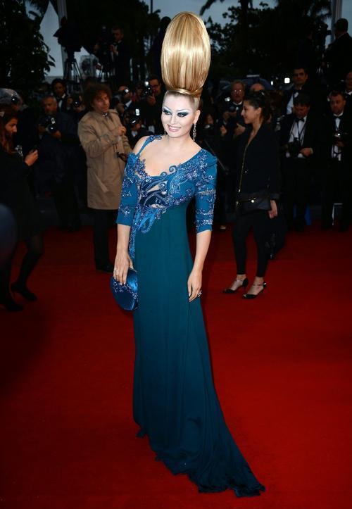 李宇春|10张明星奇葩红毯造型图，李宇春2次上榜，哪一位辣到你的眼睛？