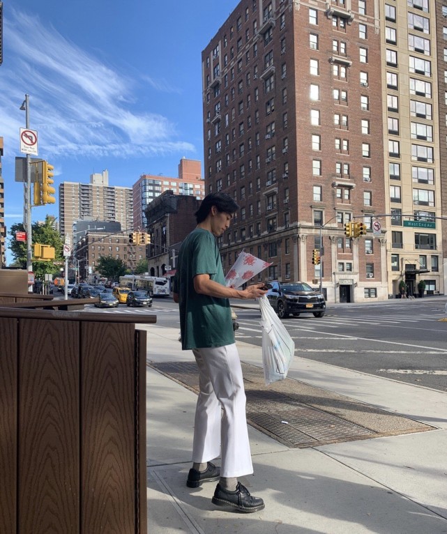 林依轮|林依轮和妻子结婚26周年，带儿子儿媳一起庆祝，一家子很和谐