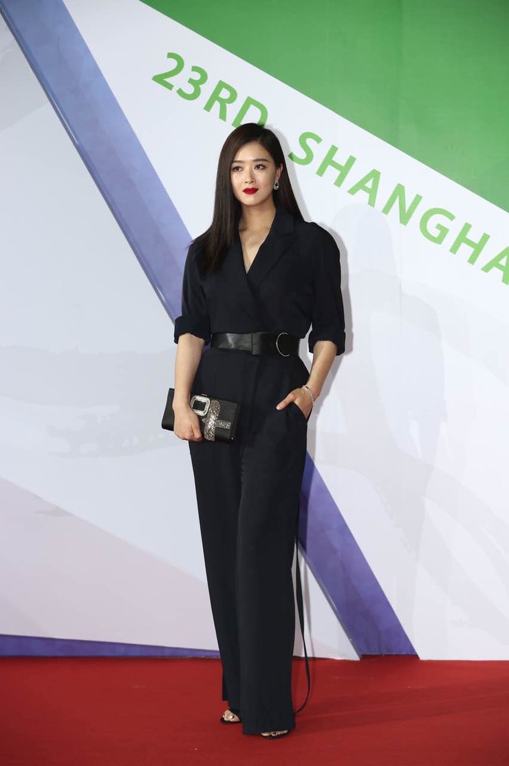 蒋欣|这些女星走红毯似在上演闹剧！看脸无可挑剔，秀身材，自曝缺点