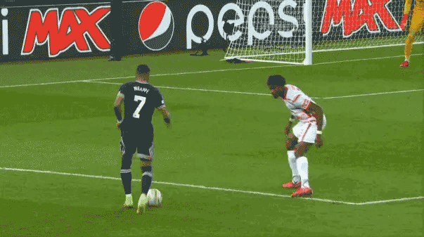 刘华体会讲体育课|欧冠:巴黎圣日耳曼3-2逆转莱比锡,梅西2球,姆巴佩失点