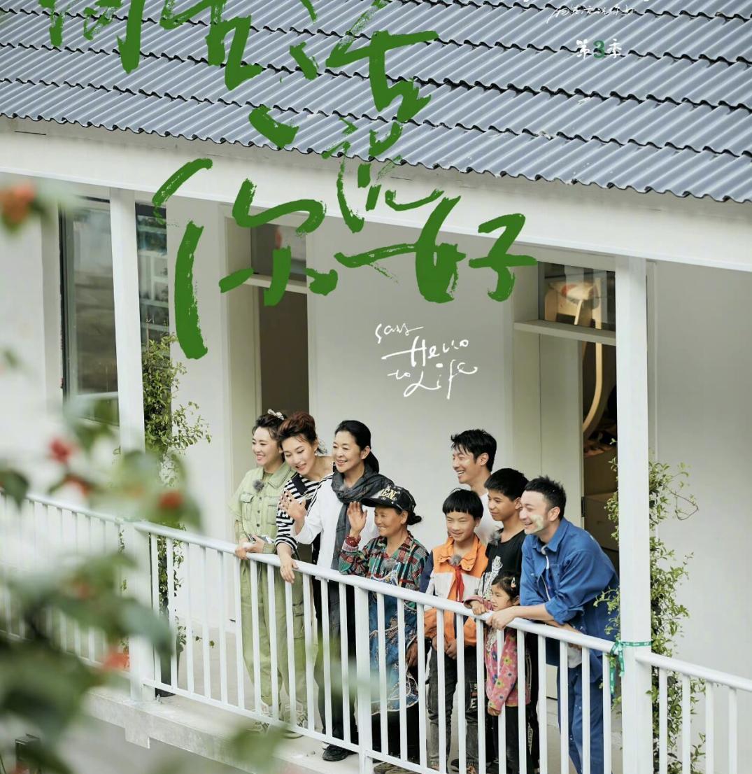 尼格买提|央视主持尼格买提被偶遇，打扮低调素颜眼袋明显，隐婚8年太低调