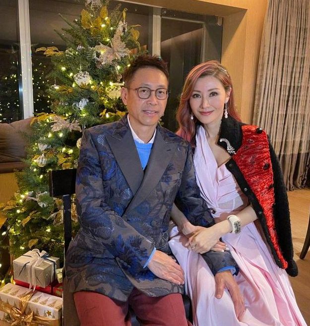 李嘉欣|李嘉欣晒罕见美照？戴名贵珠宝显富态，与许晋亨同框对比明显