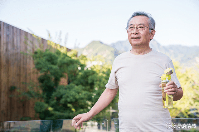 筱筱漫谈情感|72岁大爷直言：人到晚年，宁愿出钱请保姆养老，也不去儿子家养老