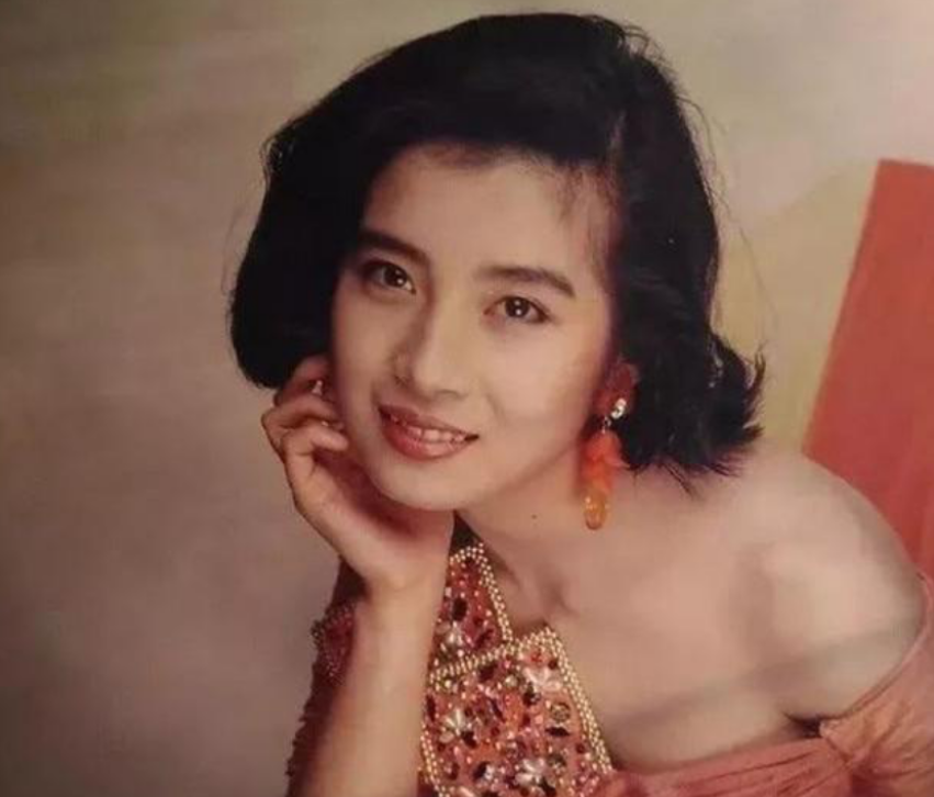 哑巴新娘|15年了，《哑巴新娘》2位主角今昔对比，容颜难变，事业差别大！