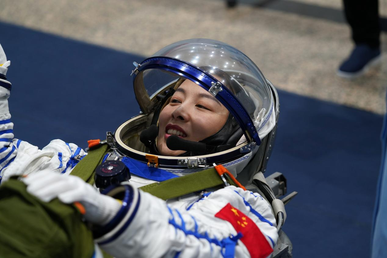 奇怪!中国航天员进驻空间站,为啥要随身配枪?苏联教训引以为戒