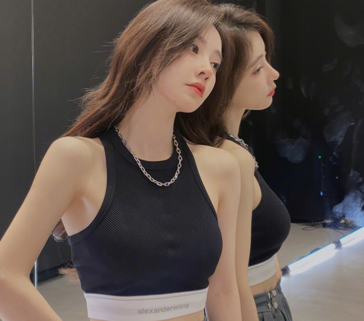 王力宏|冯提莫练习室美照，小蛮腰遇上直角肩大秀好身材，风格大变引热议