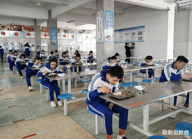 教育部|?新任校长规划学校食堂，全程喊话霸气硬核，网友：建议全国推广