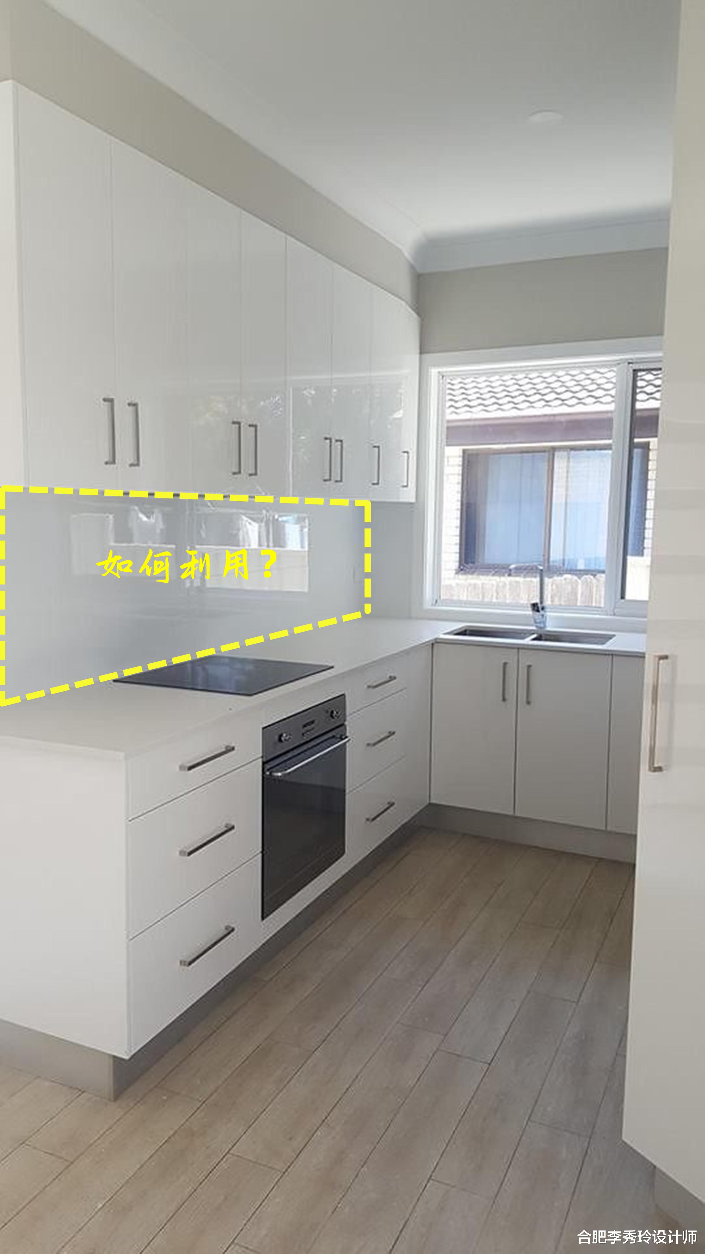 厨房有一块地方总是被忽略，留15公分装推拉门，收纳瓶瓶罐罐正好