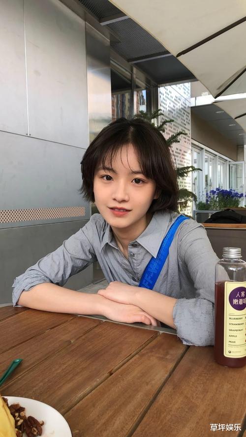 宋慧乔|当初的李庚晞、李梦高三没读完就跑出来演戏，后来考上大学，如今该如何呢