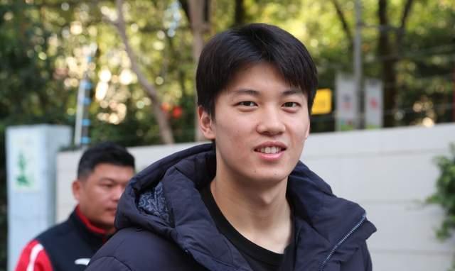 姐弟恋|张雨霏绯闻男友曝光，令人大吃一惊，“姐弟恋”两人年龄相差五岁