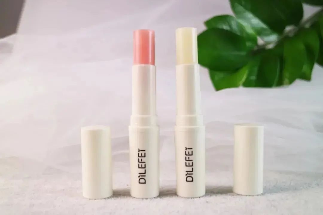 润唇膏 冬季嘴唇干裂、起皮?别再舔了!教你这么做,轻松拥有嘟嘟唇