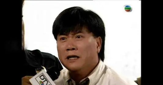 娱乐圈|她曾为嫁入豪门抛弃吴京，脚踏两只豪船翻车，如今沦落成鱼贩子