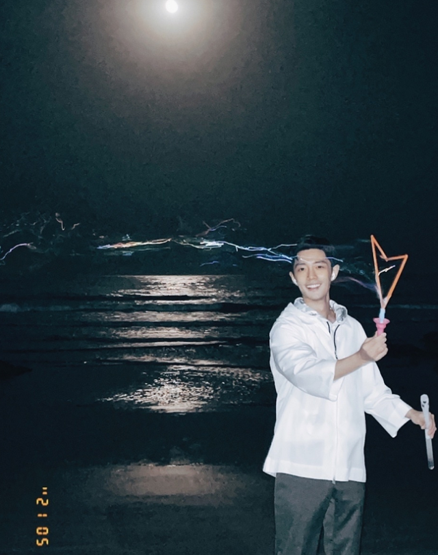 甄子丹|肖战晒近照引争议：真要把自己活成网红？