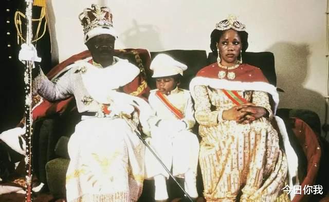 漫画|非洲暴君博卡萨：人间最后的帝王，食人的恶魔，还有一个中国老婆