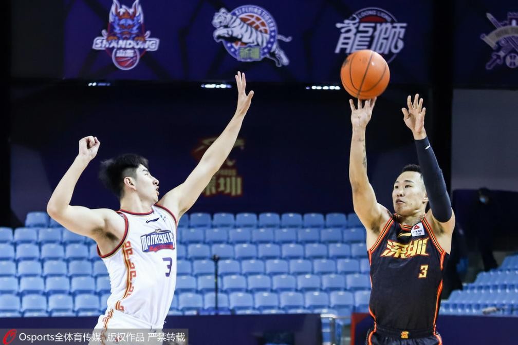 深圳男篮|轰18-0！广东子弟兵疯狂，半场领先18分，老将9中5砍17+3