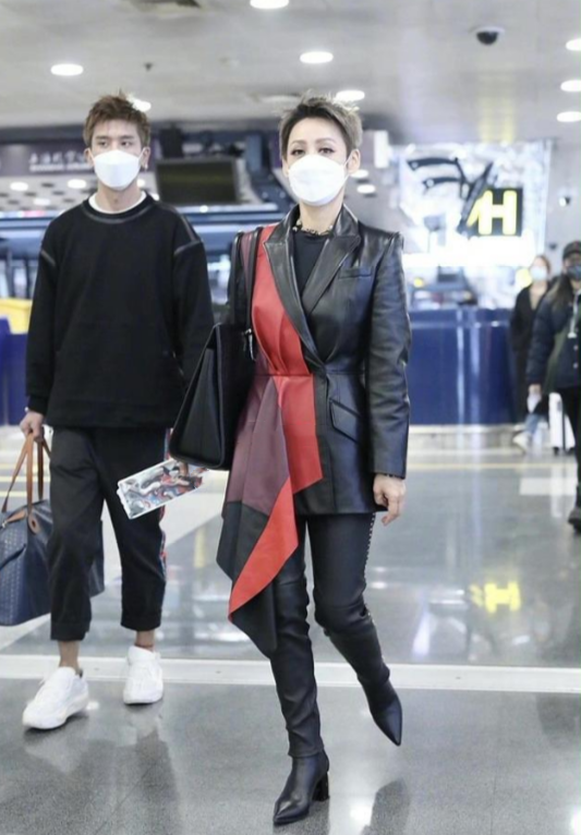 肖战|明星经纪人颜值，宋威龙的不算啥，看清肖战的：出道吗？爆红那种