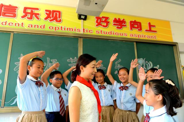 教师|年薪30万？北上广等地出现辅导班的高端“替代品”，你怎么看