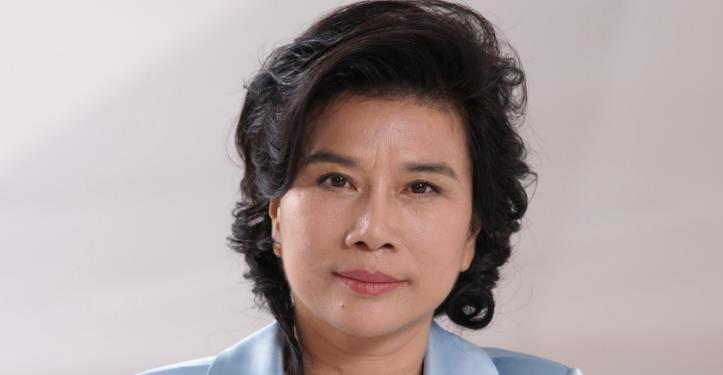 何巧女 赚我们国人的钱，捐款96亿给别国科研，何巧女是怎么沦落至此的