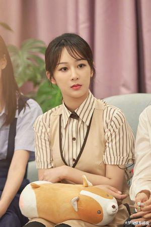 杨紫|杨紫不续约“公司股价秒跌”！　老东家沉默10天发声被陆网酸：嘴硬