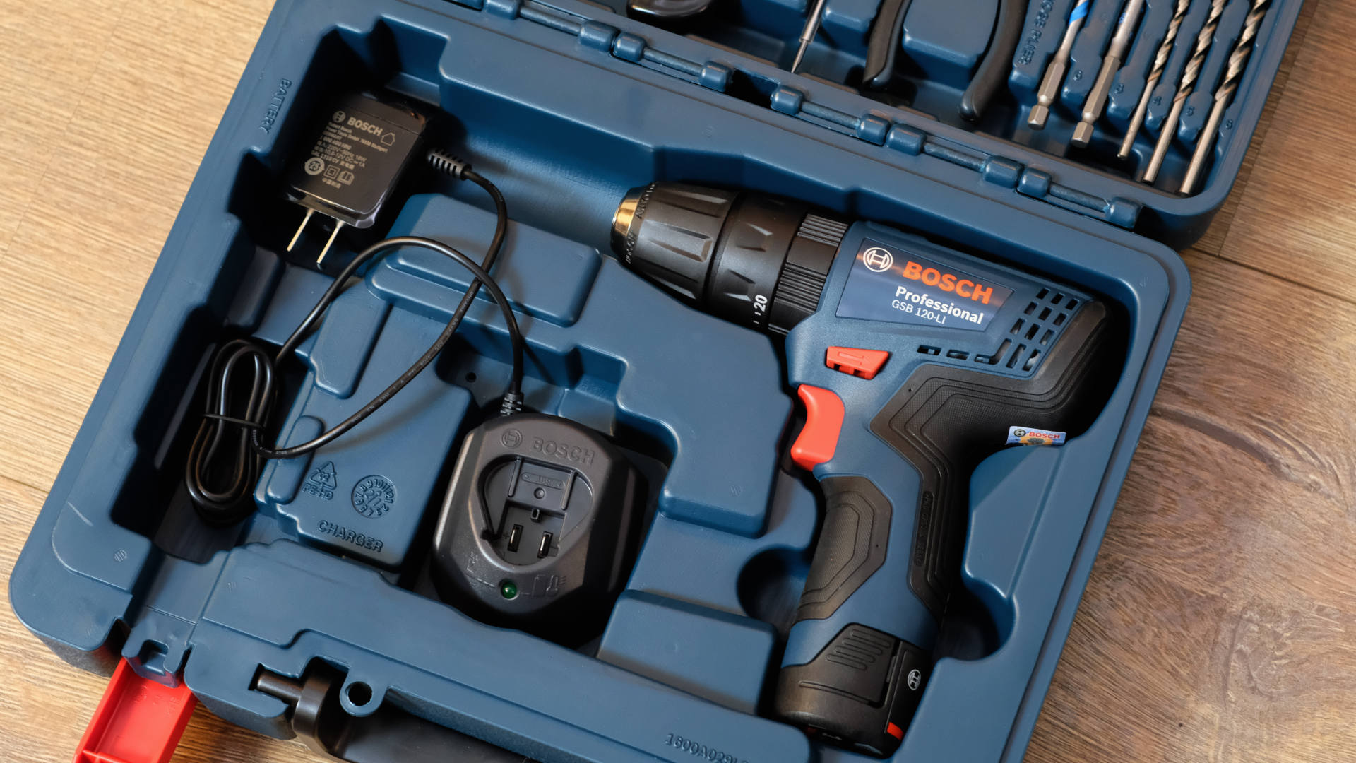 |家庭工具一套足矣，博世 GSB120 锂电钻套装