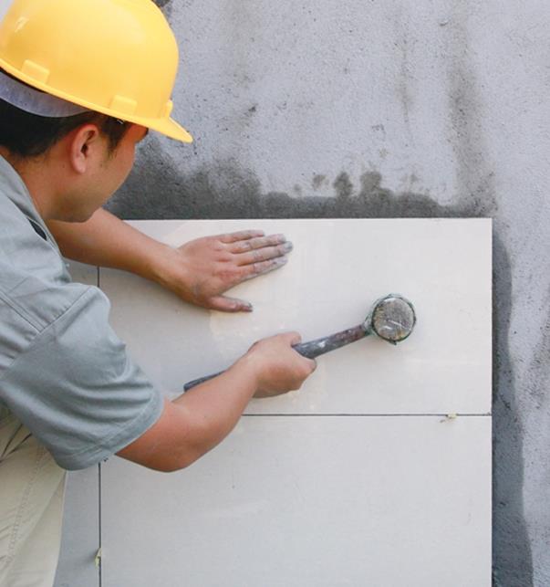 旧房翻新，原墙地面和顶板的处理要尤为注意，否则会引发很多问题