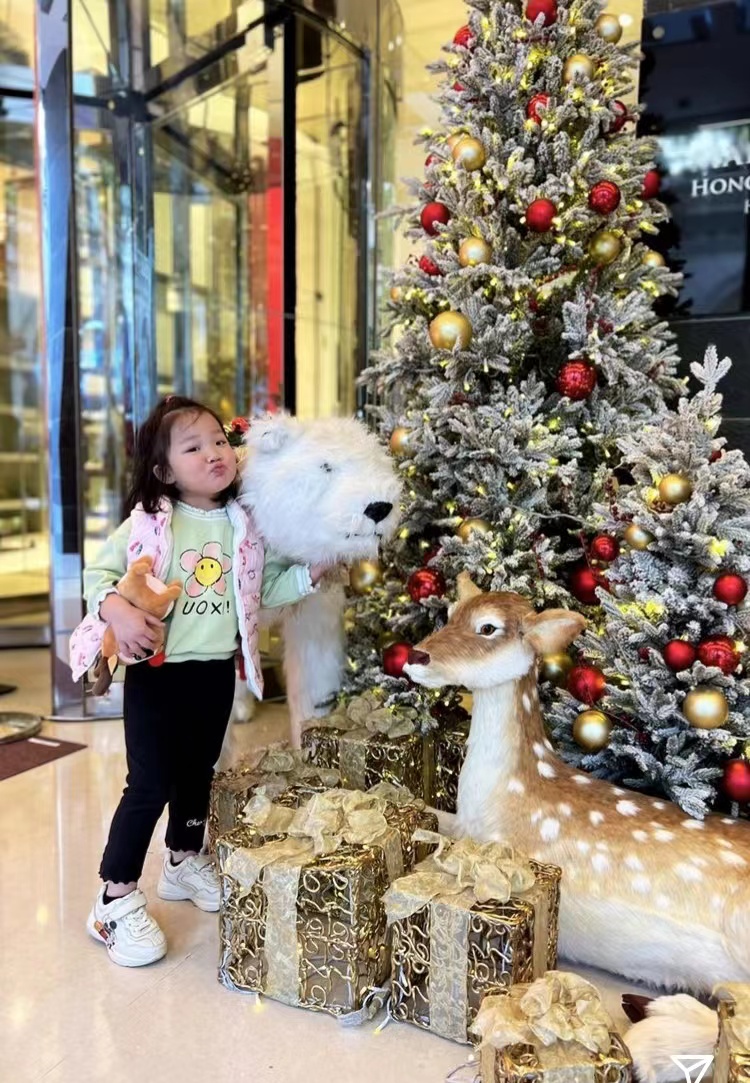 邵北笙|李亚男晒带娃日常，1岁小女儿学会走路，姐姐为妹妹加油超有爱