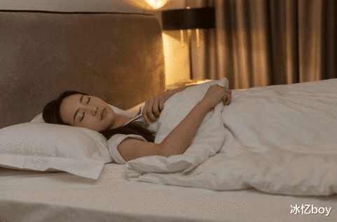 失眠|失眠的“劲敌”被找到，睡前坚持吃2口，静心安神，让你沾床就睡