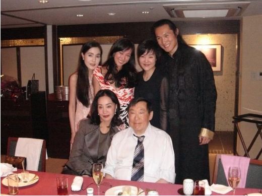 杨紫琼|何莉莉：隐忍43年熬死风流丈夫，独揽70亿家产，秘诀：坚决不离婚