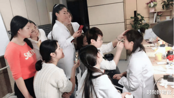 时尚好物官|为什么有些人宁愿天天画眉？也不愿纹眉，资深纹眉师不小心说漏嘴