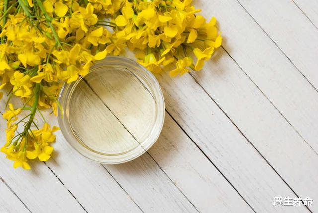 花生油、菜籽油和玉米油,哪种油更健康?提醒:这2种油尽量少吃