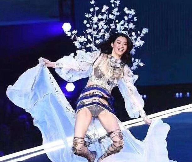 王俊凯|明星们最想删除的照片，赵丽颖好尴尬，王俊凯让人笑到胃痛