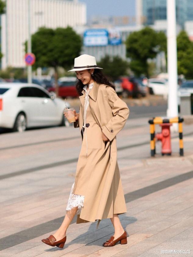 时尚搭配师瓜瓜 放弃你的小白鞋吧！今年这“3双”正流行，显高时髦，搭风衣真美