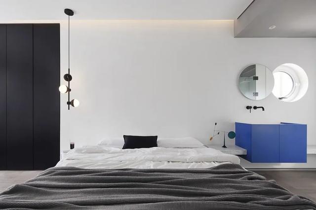|120㎡现代极简，全屋纱帘、引入光线，黑白灰+红蓝点缀独特美