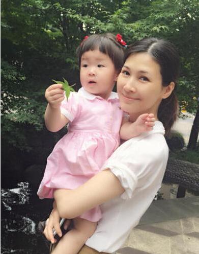 亮剑|曾凭《亮剑》走红，却因拒绝“Q规则”被封杀，今和老公打工还债