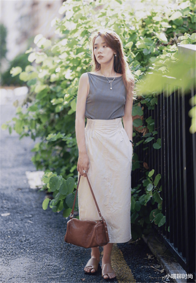 小喵聊时尚|女人买半身裙，就挑这5种“经典款”，省钱又时髦三五年都不过时