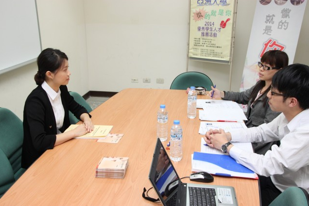 求职|出国花百万回国挣4500,留学海归变“海废”,落差叫人难以接受