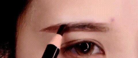 淡妆|女人再忙也别忘记：出门尽量化“淡妆”，教你正确顺序，简单漂亮