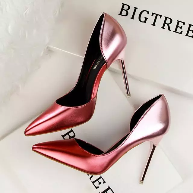 前台|职场“精英”or“菜鸟”？一款高跟鞋就暴露了