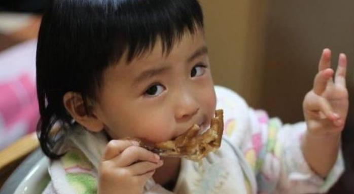 吴洪娜聊说育儿|孩子3岁了不会吃硬饭?家长要及时锻炼孩子的咀嚼能力,别大意了